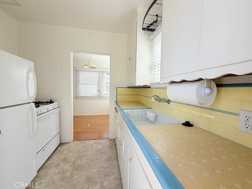 141 N Kenwood Street - Photo 1