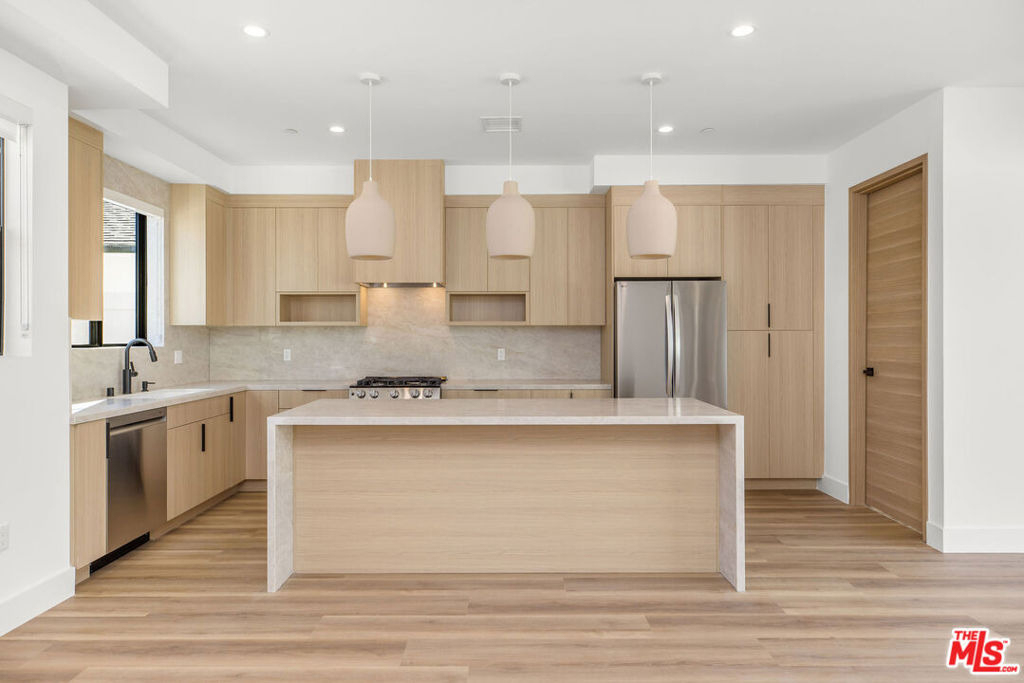 19535 Strathern Street - Photo 7