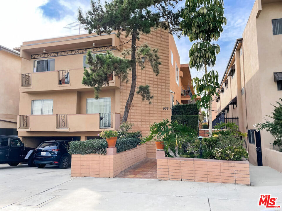 935 N Alfred Street - Photo 8
