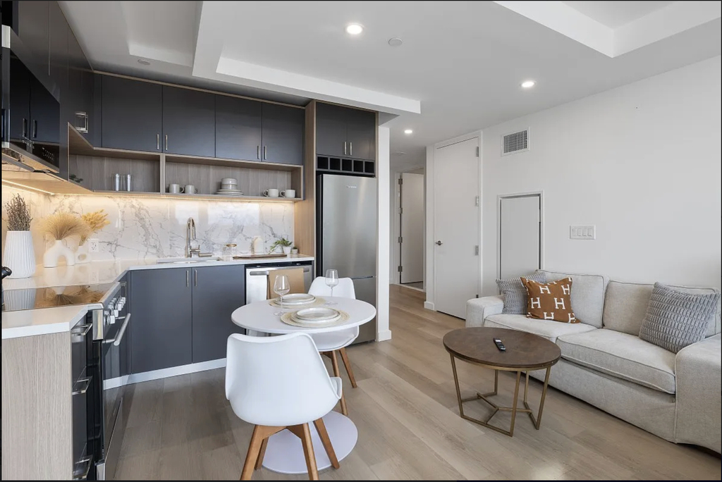 72-01 Queens Blvd - Photo 11