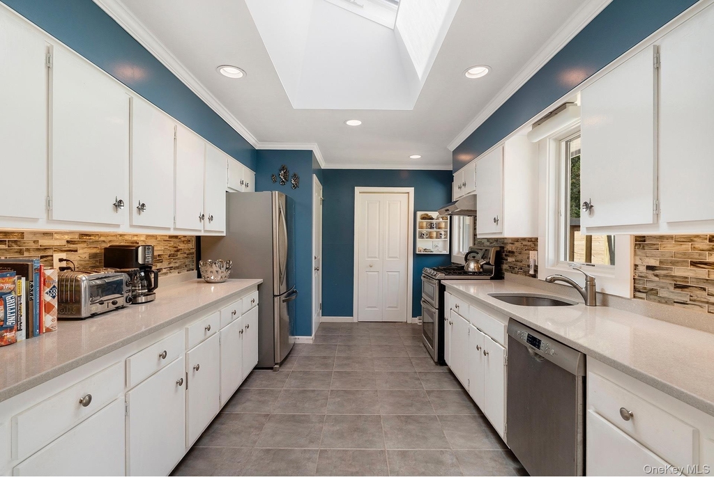 123 Windward - Photo 6