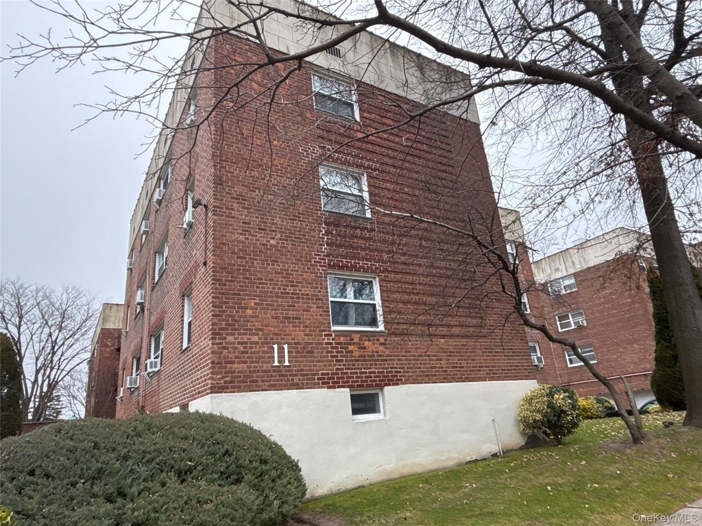 11 Schenck Avenue - Photo 0