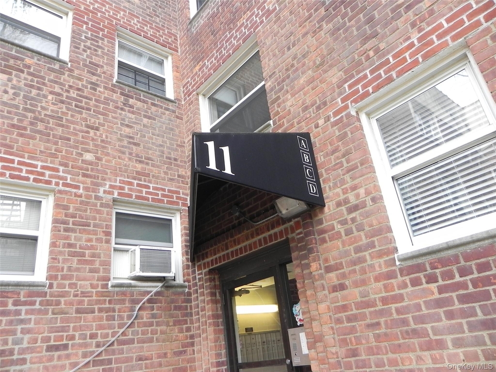 11 Schenck Avenue - Photo 1