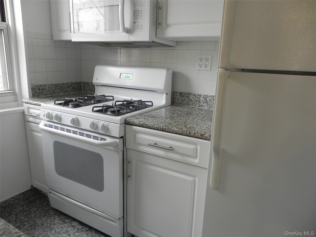 11 Schenck Avenue - Photo 7