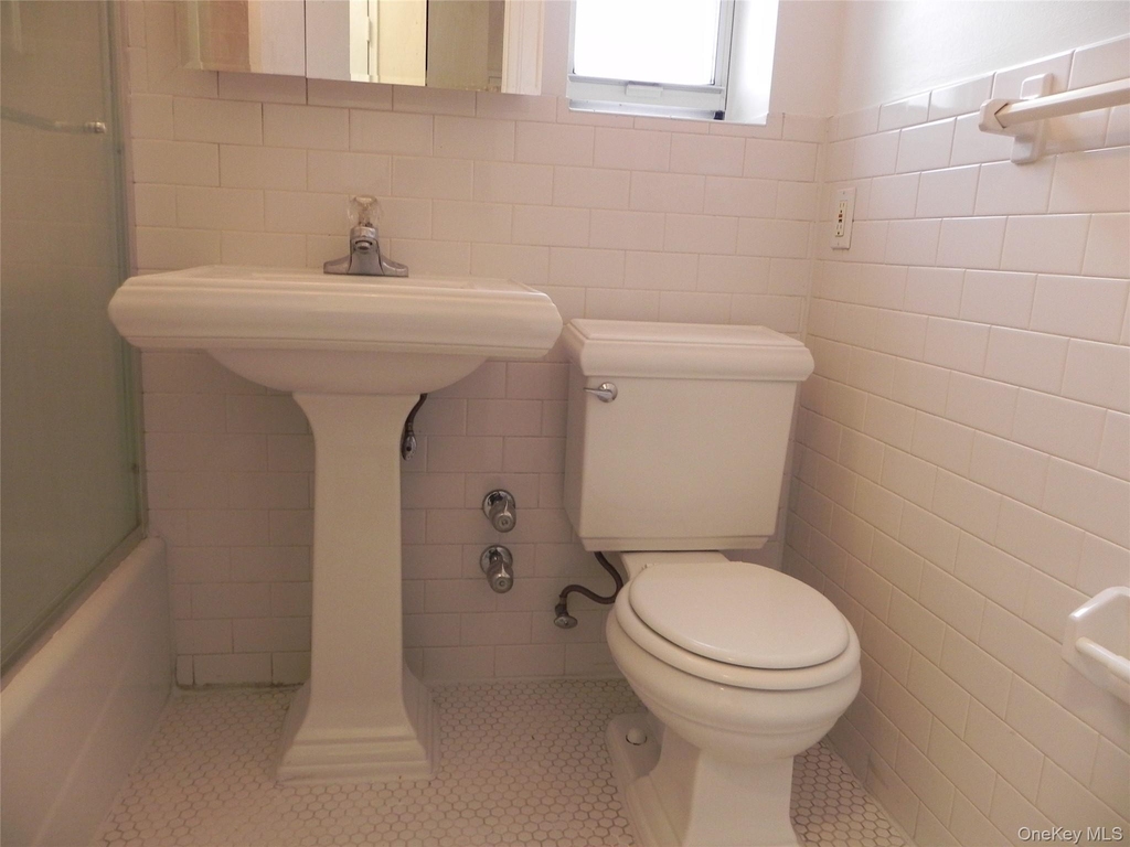 11 Schenck Avenue - Photo 8