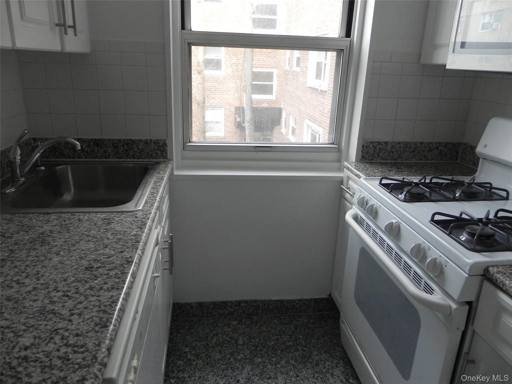 11 Schenck Avenue - Photo 5