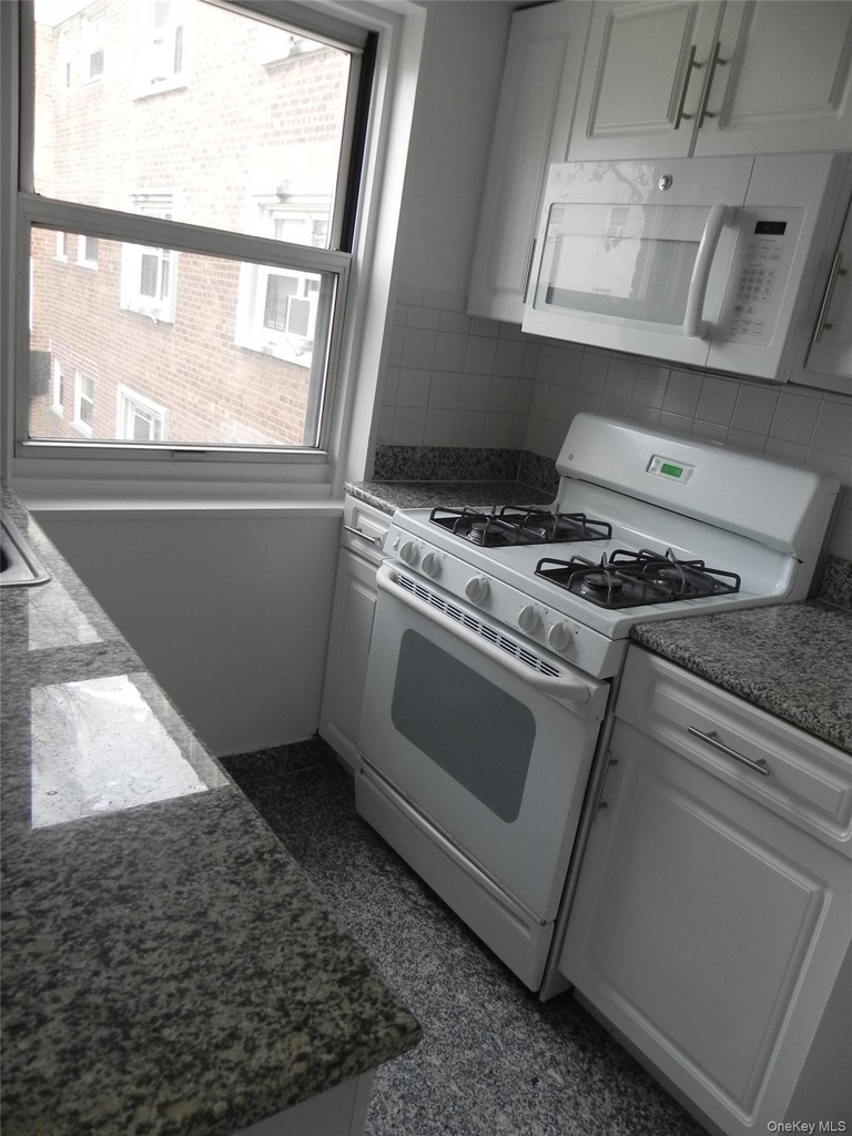 11 Schenck Avenue - Photo 4