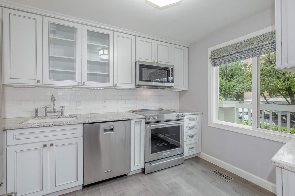 935 S Taylor Street - Photo 4