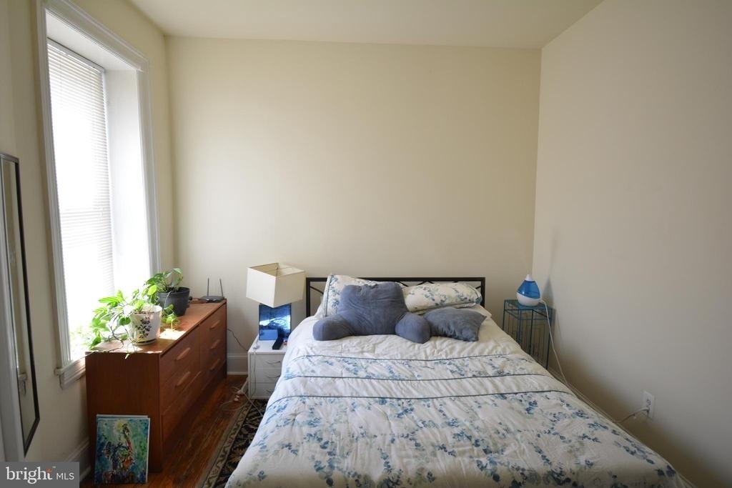 253 W Hansberry Street - Photo 8