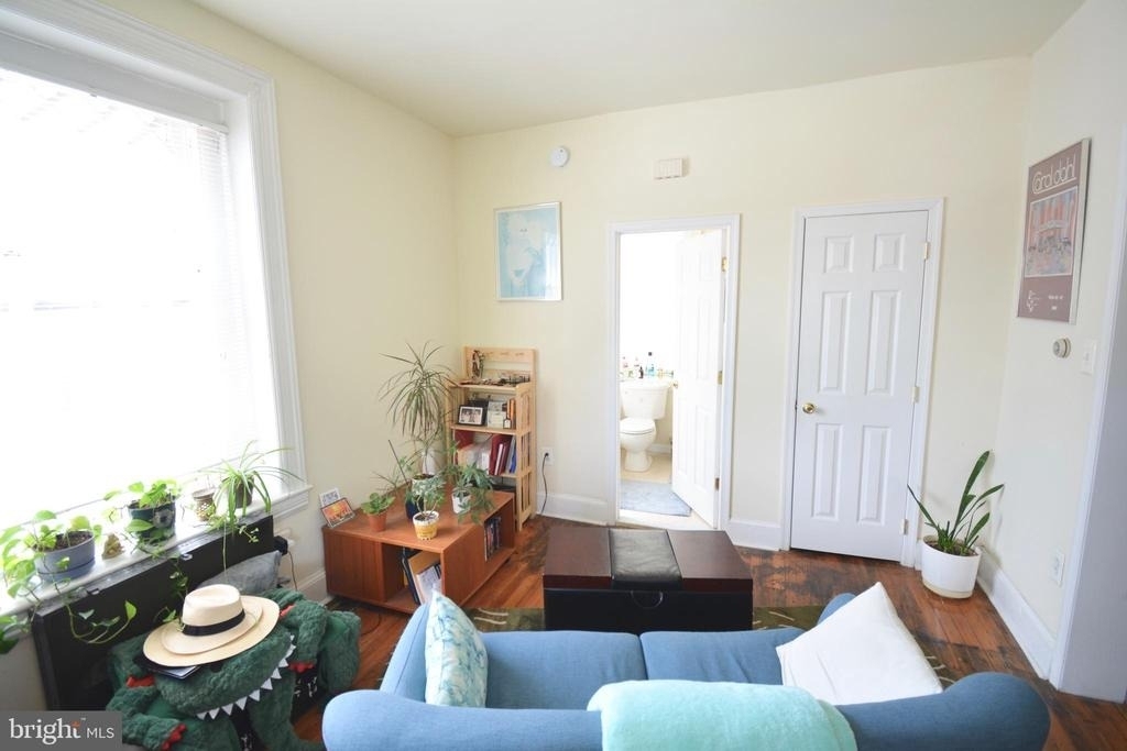 253 W Hansberry Street - Photo 0