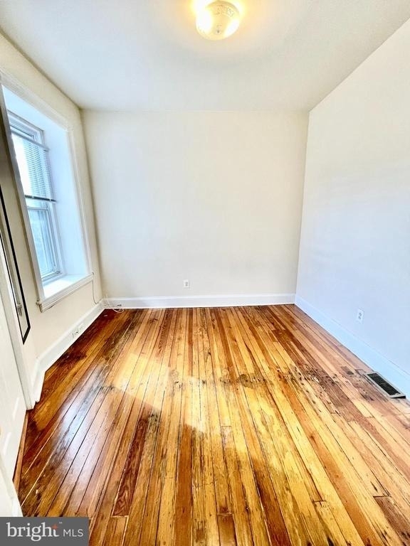 253 W Hansberry Street - Photo 9