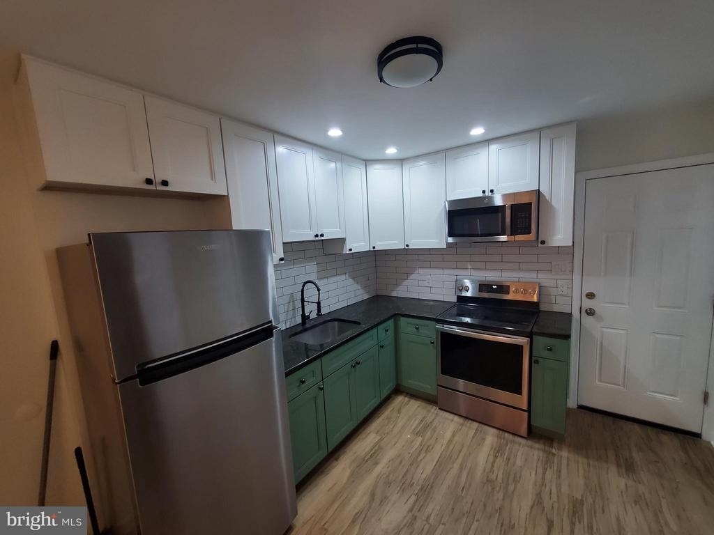 604 E Indiana Avenue - Photo 0