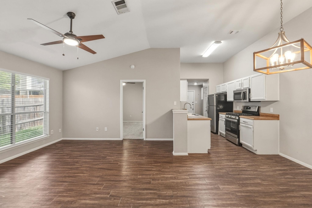 2302 Fuzz Fairway - Photo 2
