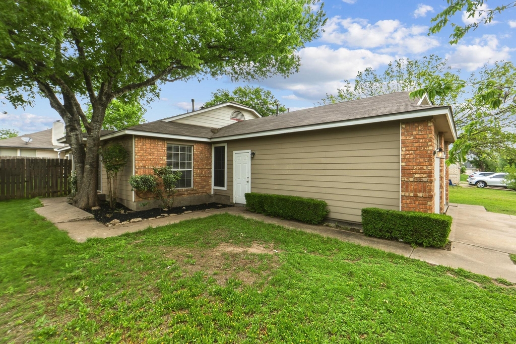 2302 Fuzz Fairway - Photo 3