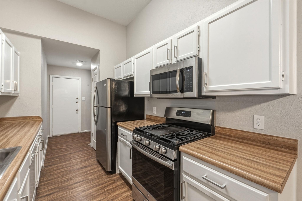 2302 Fuzz Fairway - Photo 7