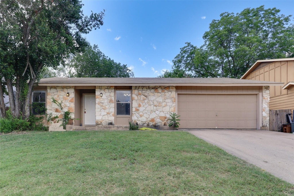 656 Mairo St - Photo 1