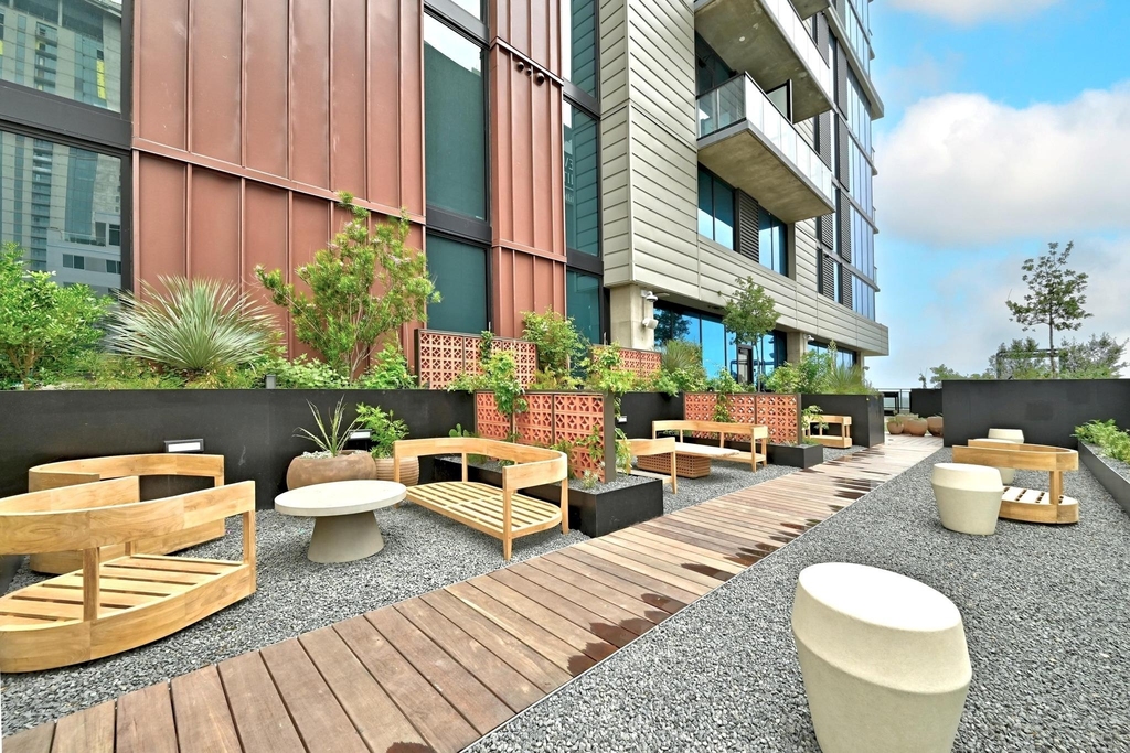 84 N East Ave - Photo 33