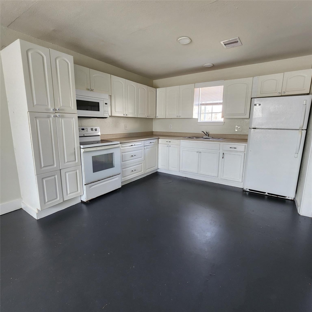 4710 Pelican Street - Photo 5
