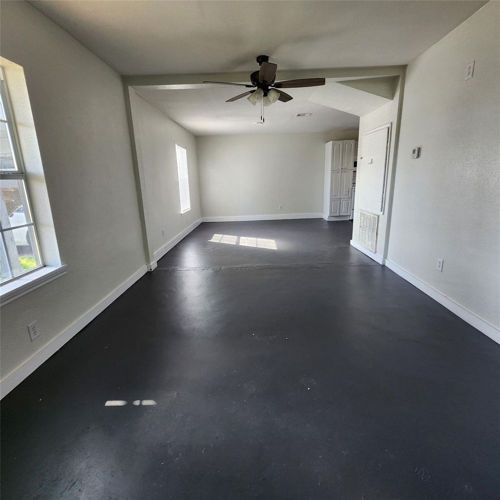 4710 Pelican Street - Photo 1