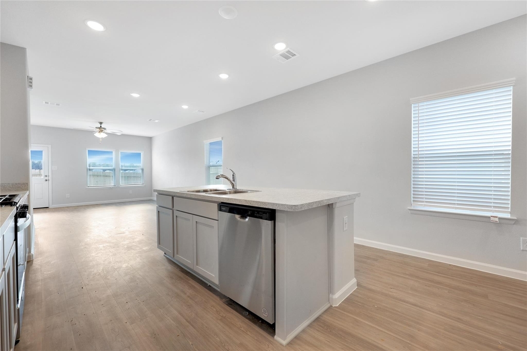 16632 Aurora Street - Photo 8