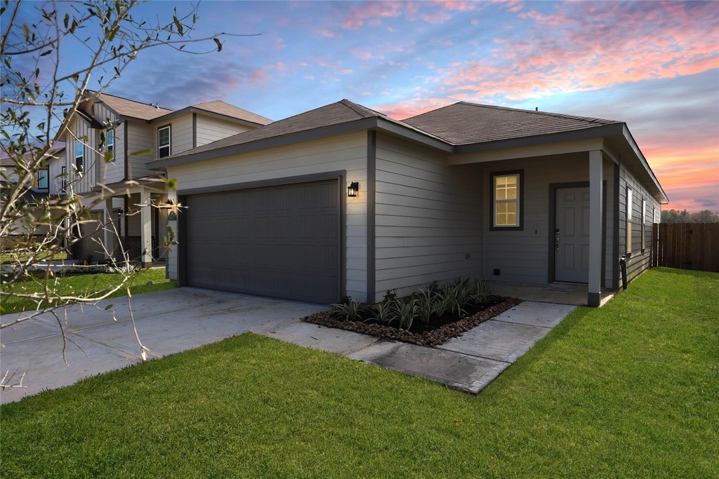 16632 Aurora Street - Photo 0