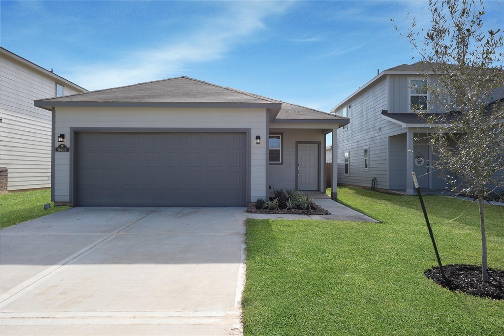 16632 Aurora Street - Photo 1