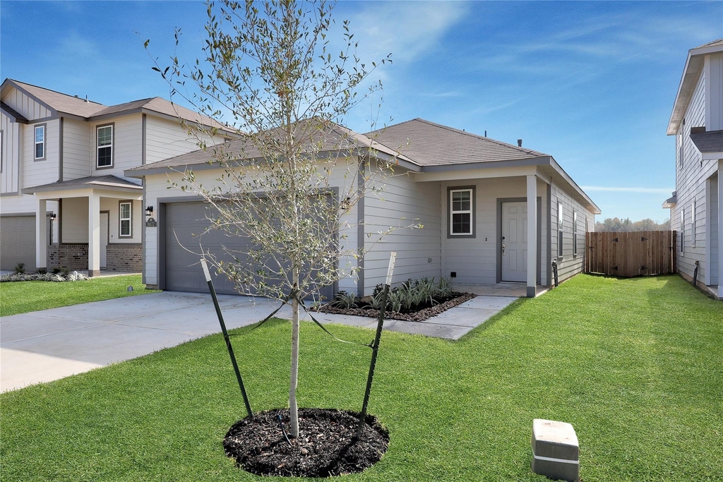 16632 Aurora Street - Photo 2