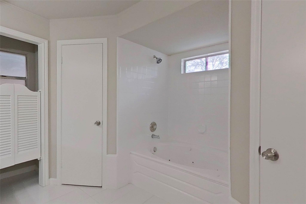 20206 Lake Sherwood Drive - Photo 11