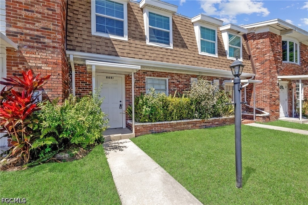 864 Courtington Lane - Photo 0