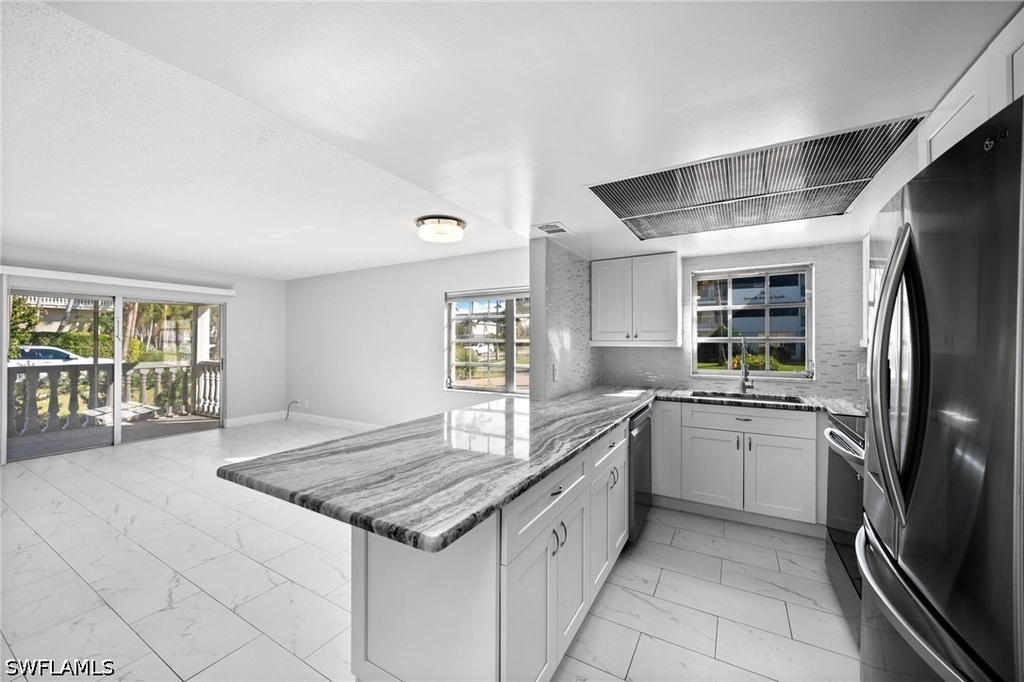 666 3rd Street S - Photo 4