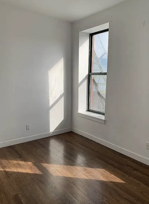 2nd Avenue - Photo 2