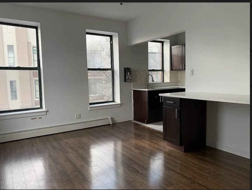 2nd Avenue - Photo 4