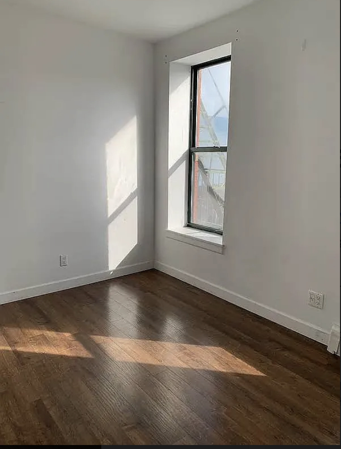2nd Avenue - Photo 5