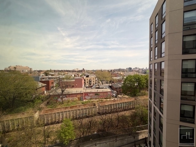 Queens Boulevard - Photo 5
