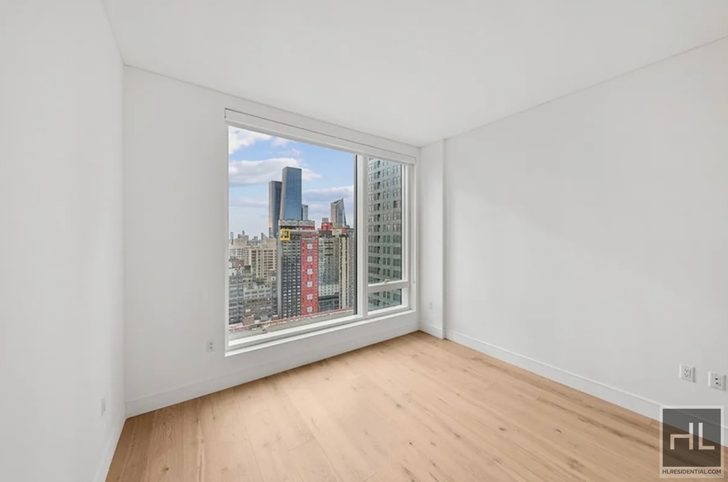 West 43rd Street - Photo 8