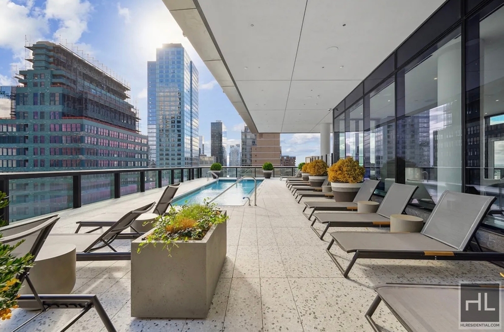West 43rd Street - Photo 13
