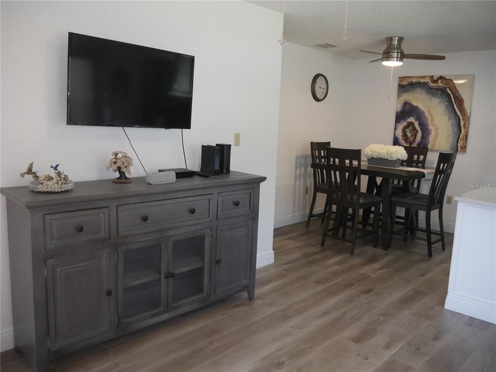 6165 Chesham Drive - Photo 8