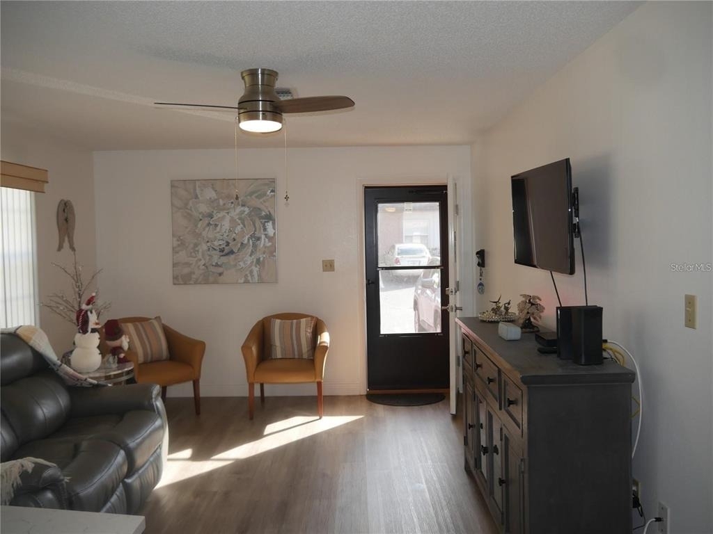 6165 Chesham Drive - Photo 3