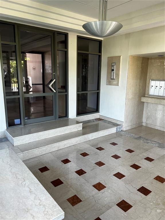 550 Monserrate - Photo 2