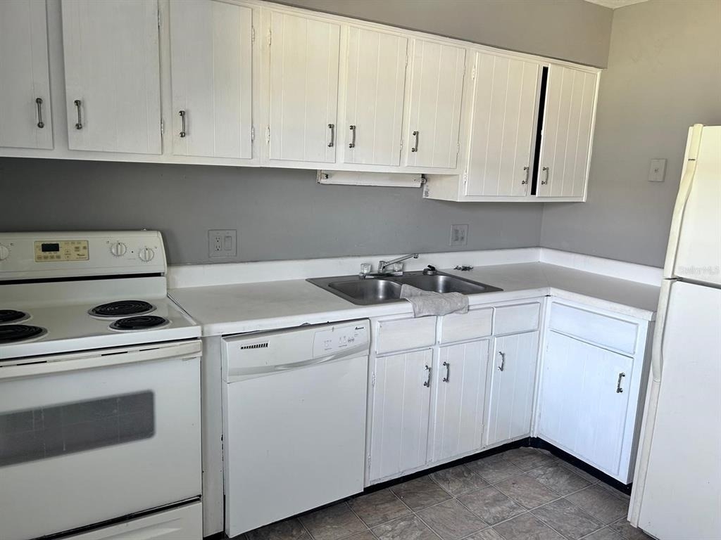1625 W Oak Ridge Road - Photo 5