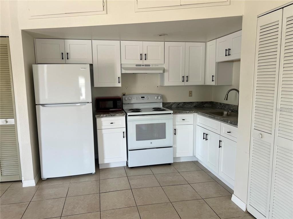 215 Goldstein Street - Photo 3