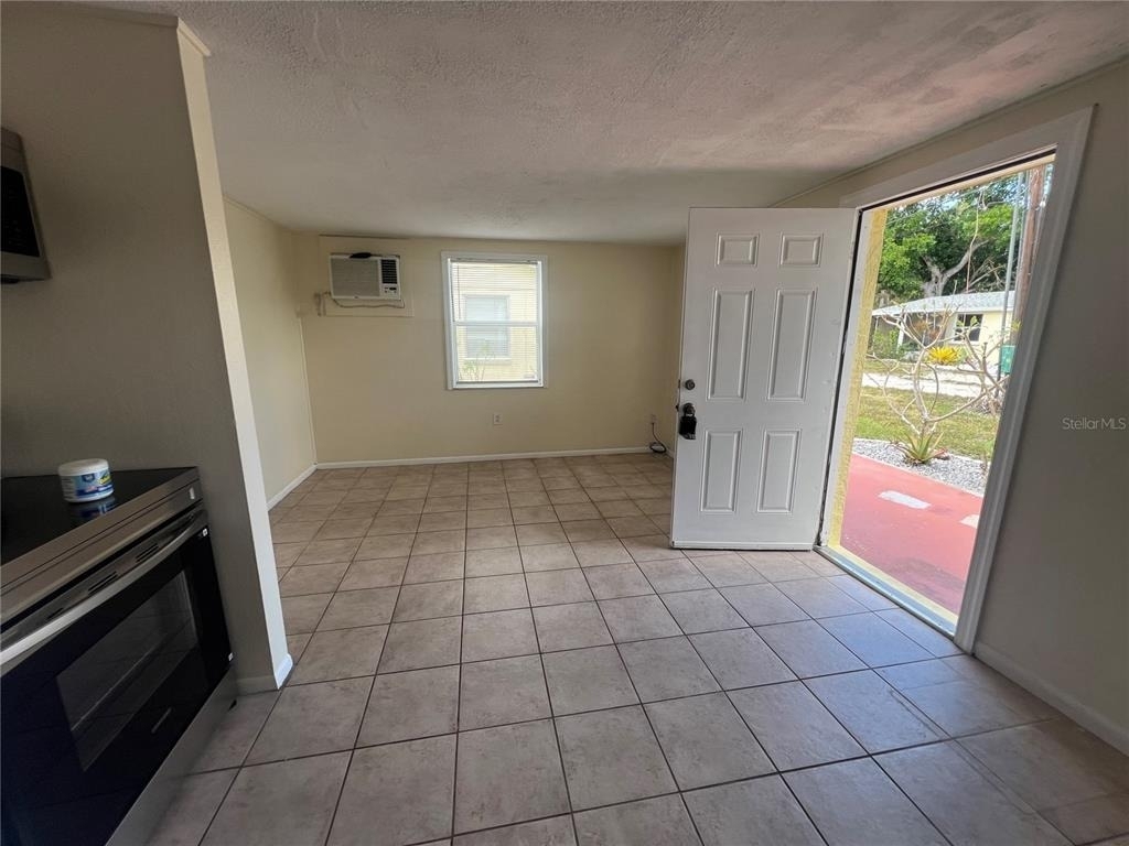 255 Pineapple Street - Photo 2