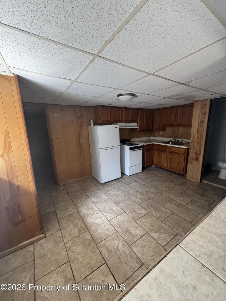 906 W Market Street - Photo 3