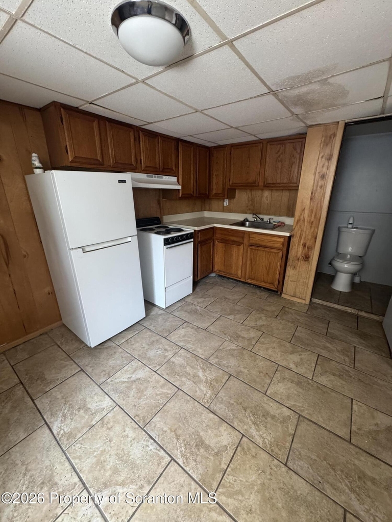 906 W Market Street - Photo 2