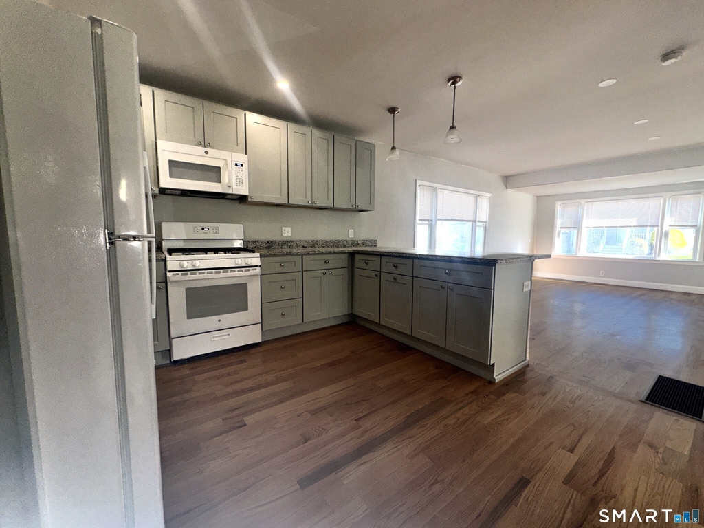 105 Churchill Street - Photo 2