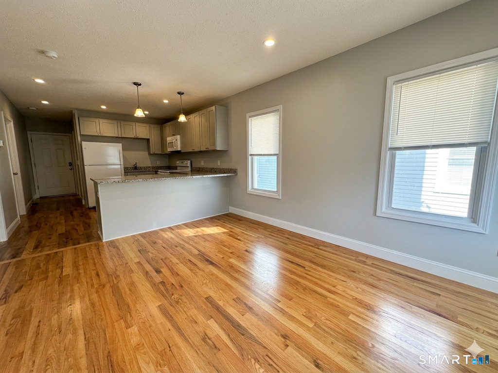 105 Churchill Street - Photo 4