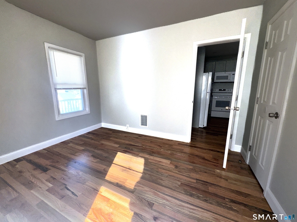 105 Churchill Street - Photo 8