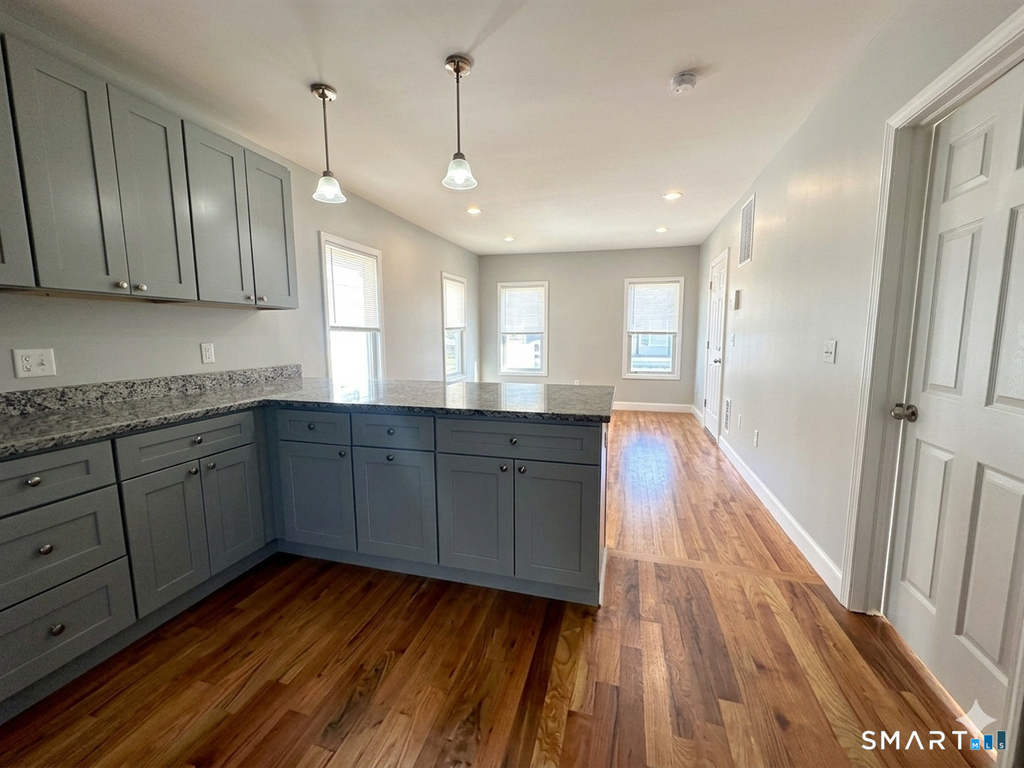 105 Churchill Street - Photo 3