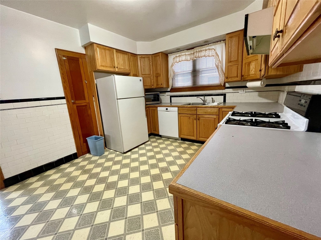 204 N Rogers Ave - Photo 8