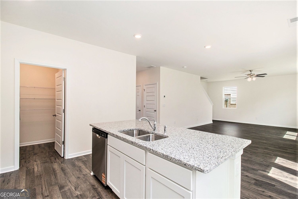 568 Whitman Lane - Photo 19